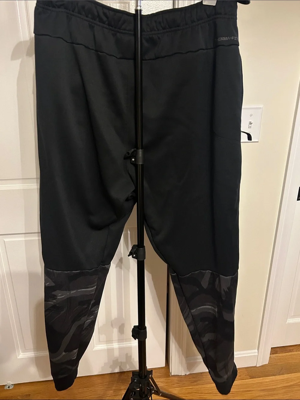Nike Therma- FIT brushstroke Camo Mens Black Gold XXL Jogger Sweatpants